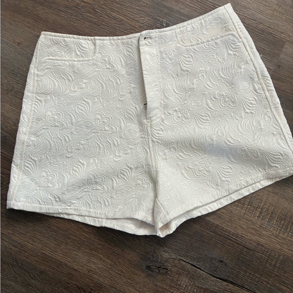 Urban Outfitters High-Waisted White Embossed Jacquard Shorts women size 2